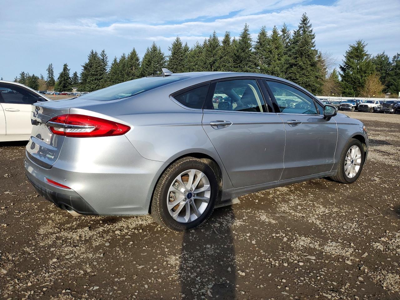 2020 Ford Fusion Se - Фото 3