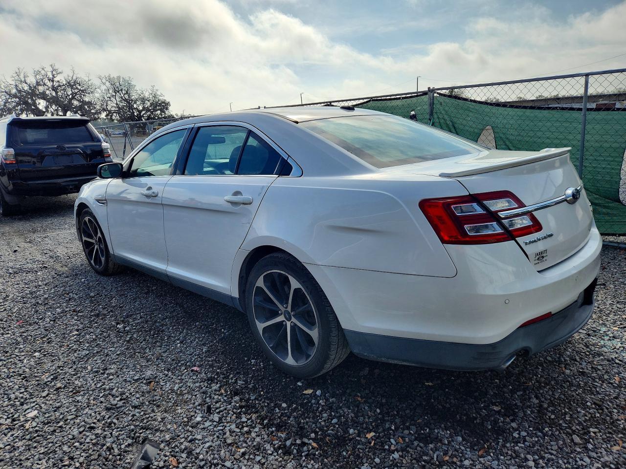 2015 Ford Taurus Sel - Image 2