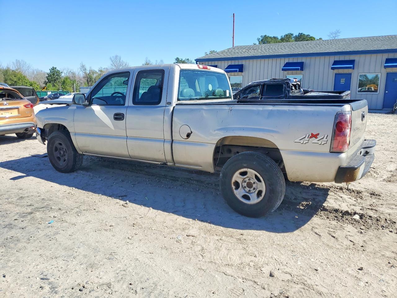 2004 Chevrolet Silverado K1500 - Фото 2