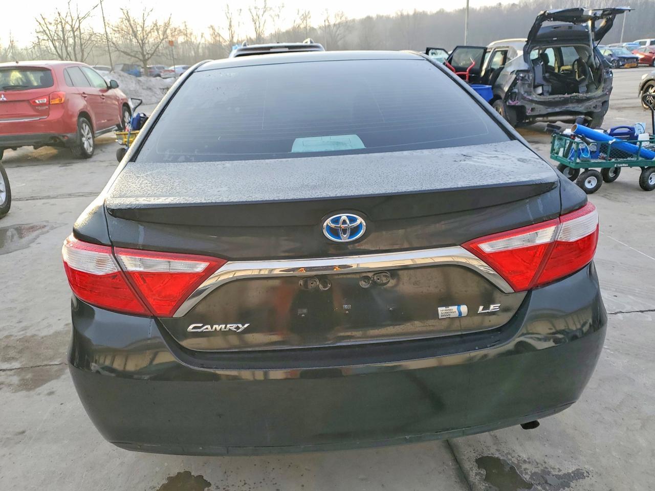 2015 Toyota Camry Hybrid Le - Image 6