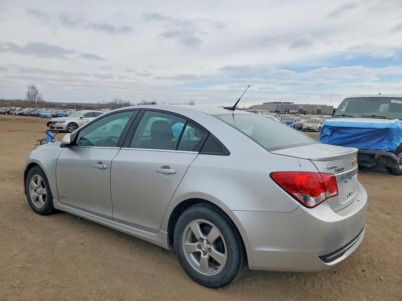 2014 Chev Cruze - Фото 2
