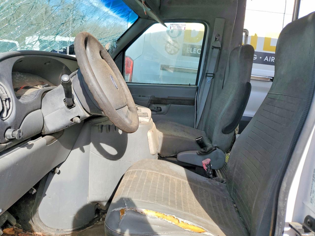 2005 Ford E350 Shuttle Bus - Image 7