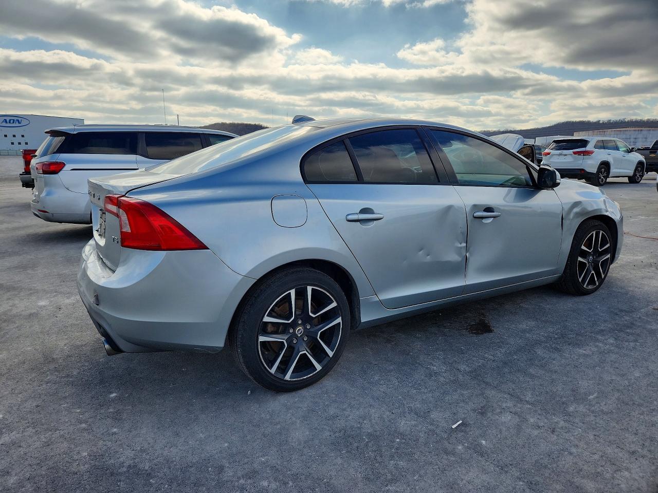 2017 Volvo S60 - Фото 3
