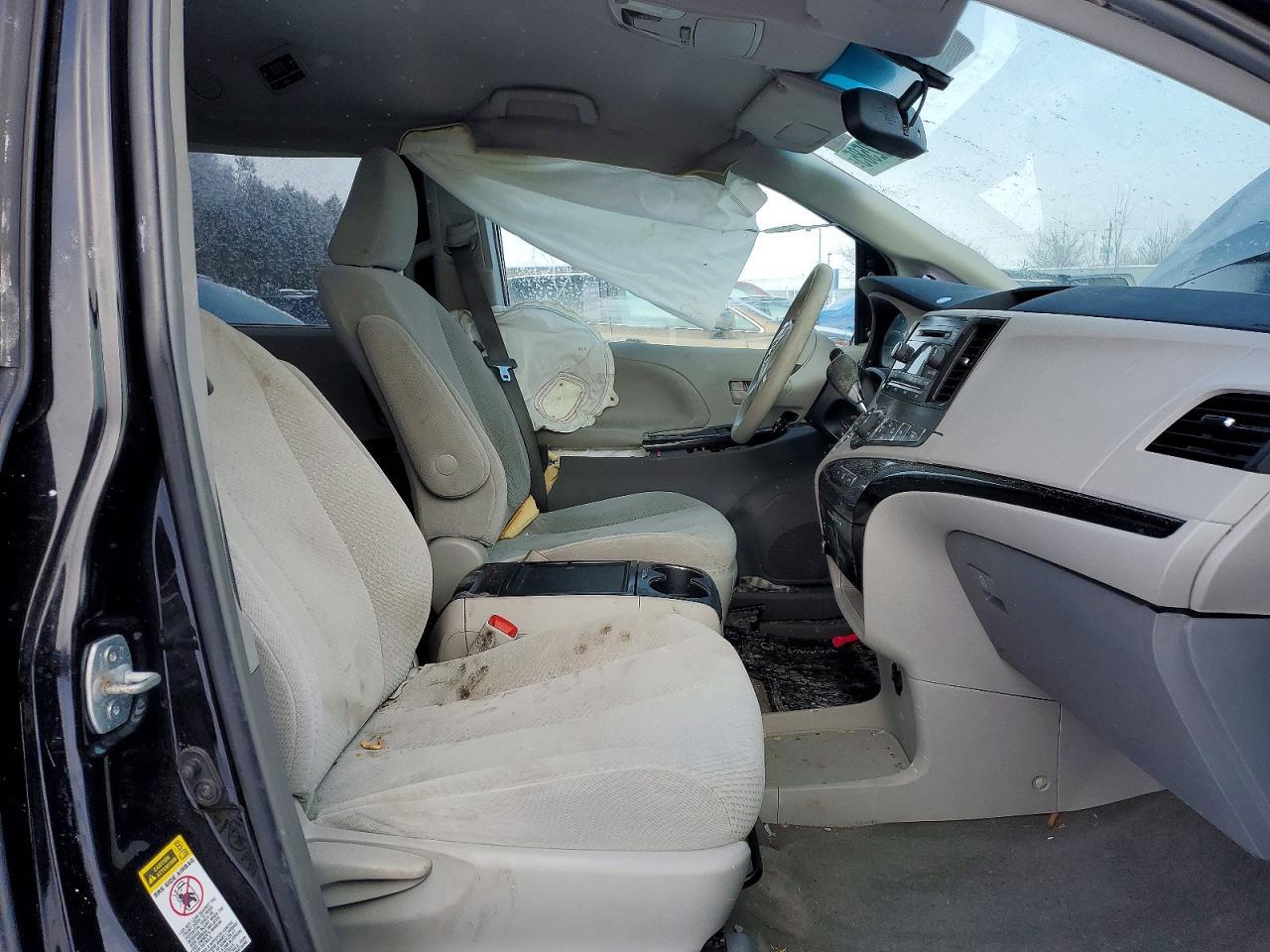 2013 Toyota Sienna Le - Image 7