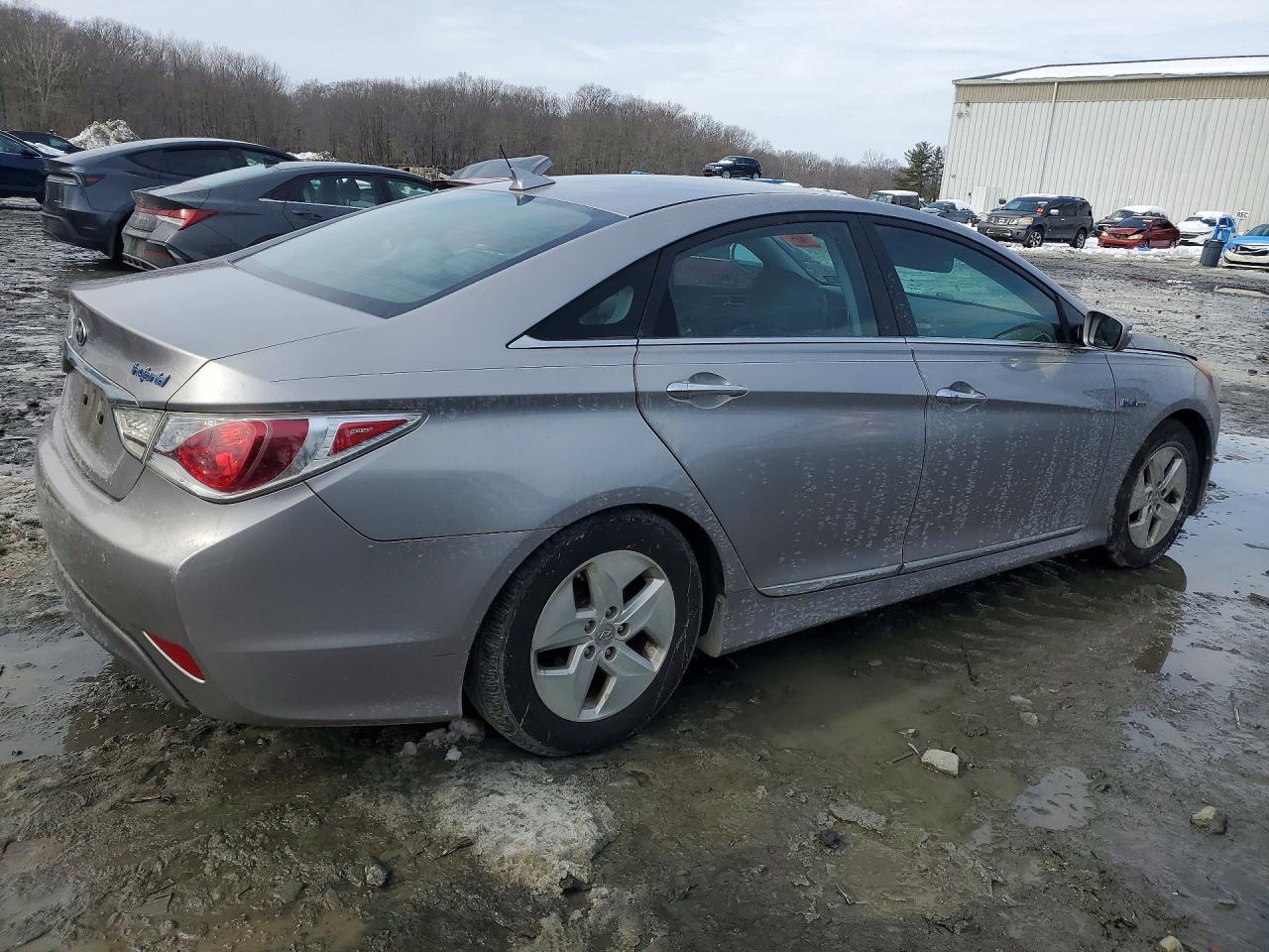 2012 Hyundai Sonata Hybrid Base - Image 3