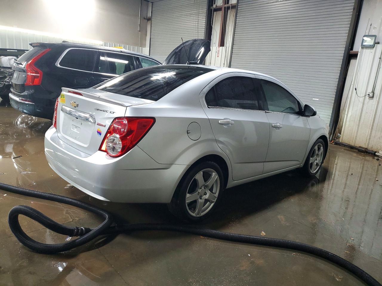 2016 Chevrolet Sonic Lt - Фото 3