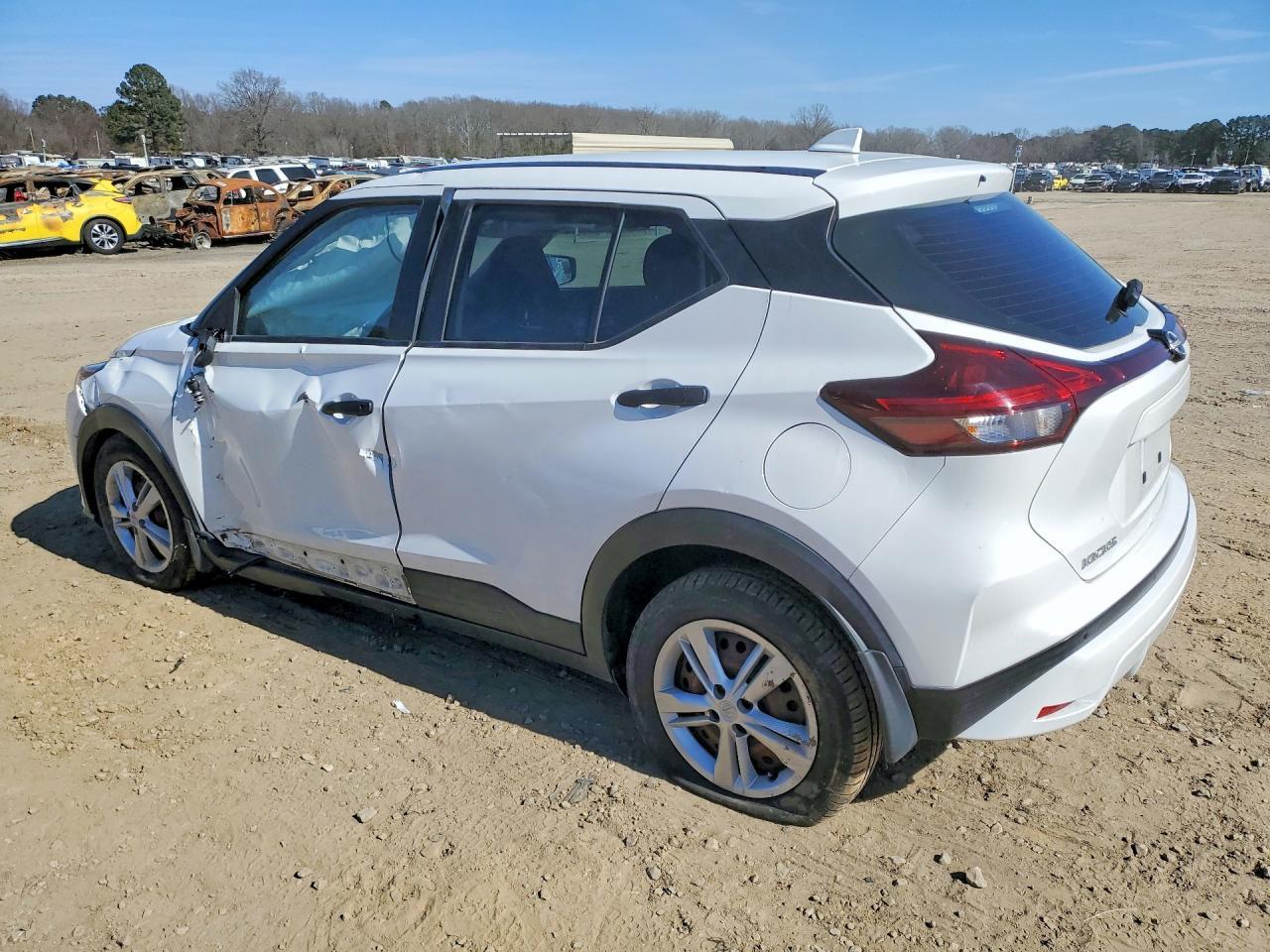 2022 Nissan Kicks S - Фото 2