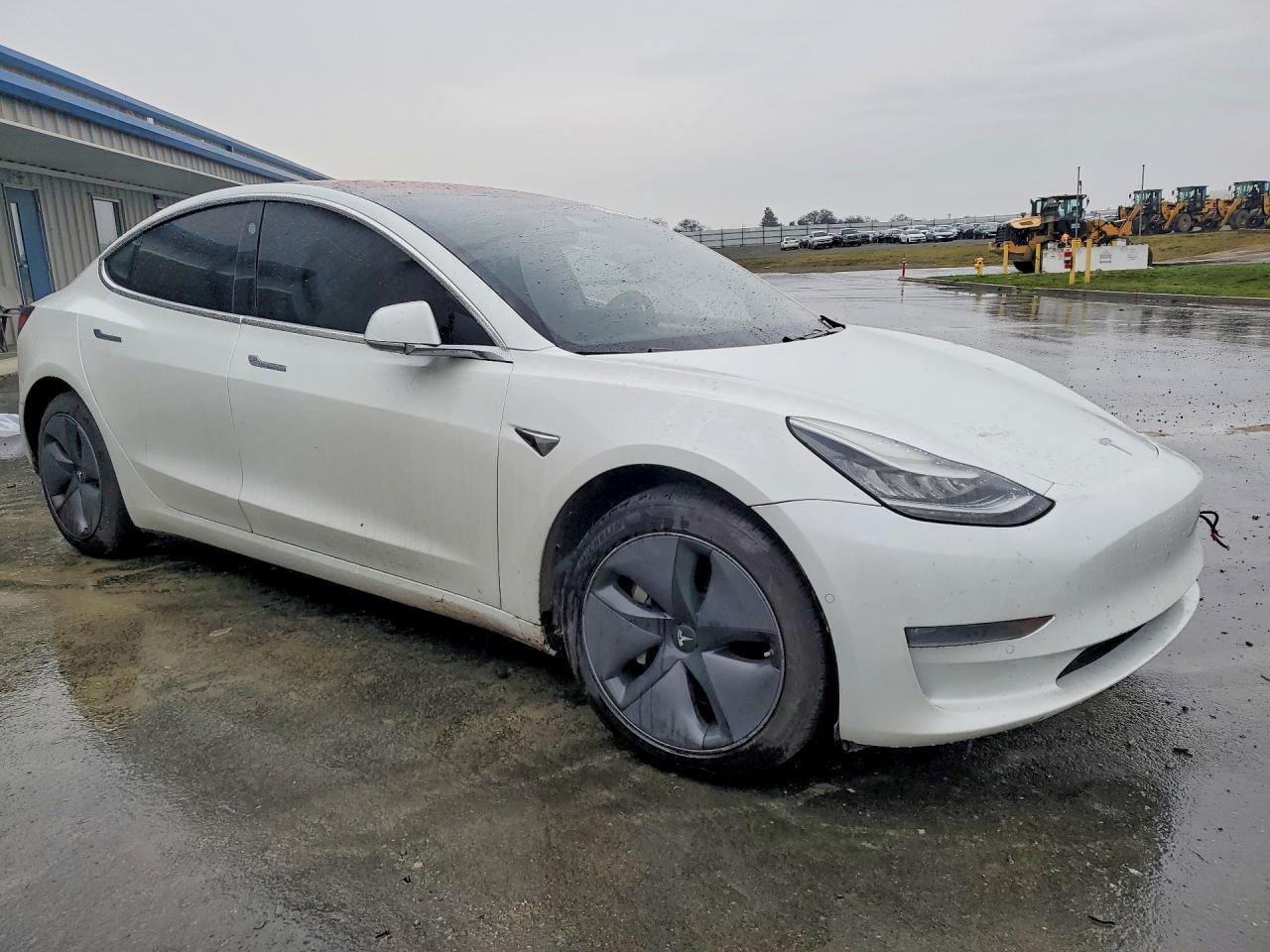 2019 Tesla Model 3 - Фото 4