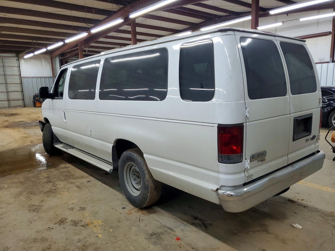 2012 Ford Econoline E350 Super Duty Wagon - Фото 2