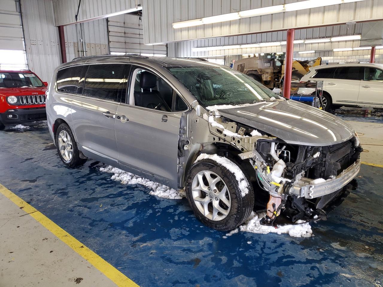 2018 Chrysler Pacifica Touring L Plus - Фото 4