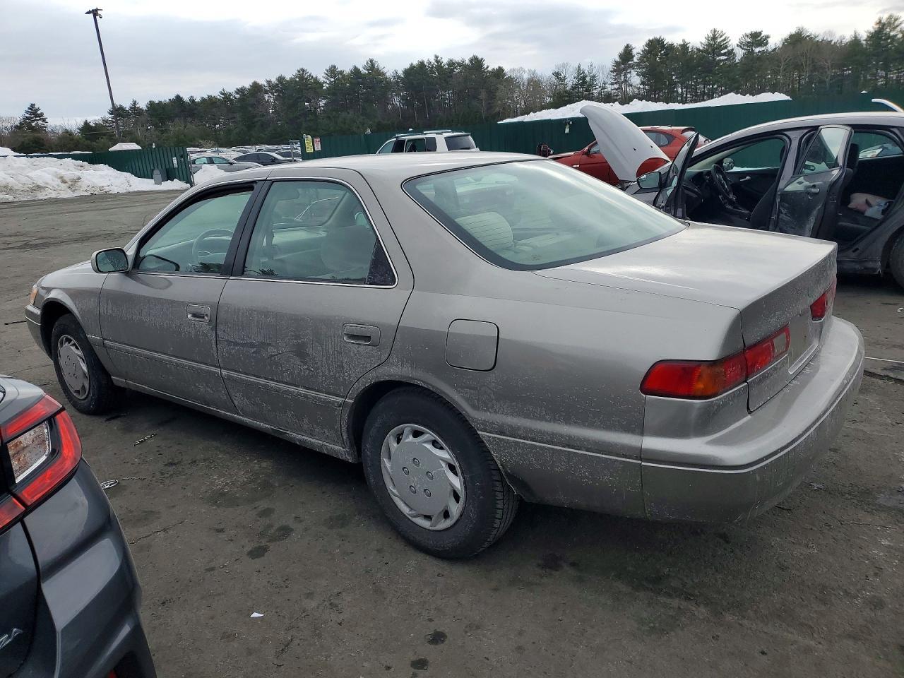 1998 Toyota Camry Ce - Фото 2