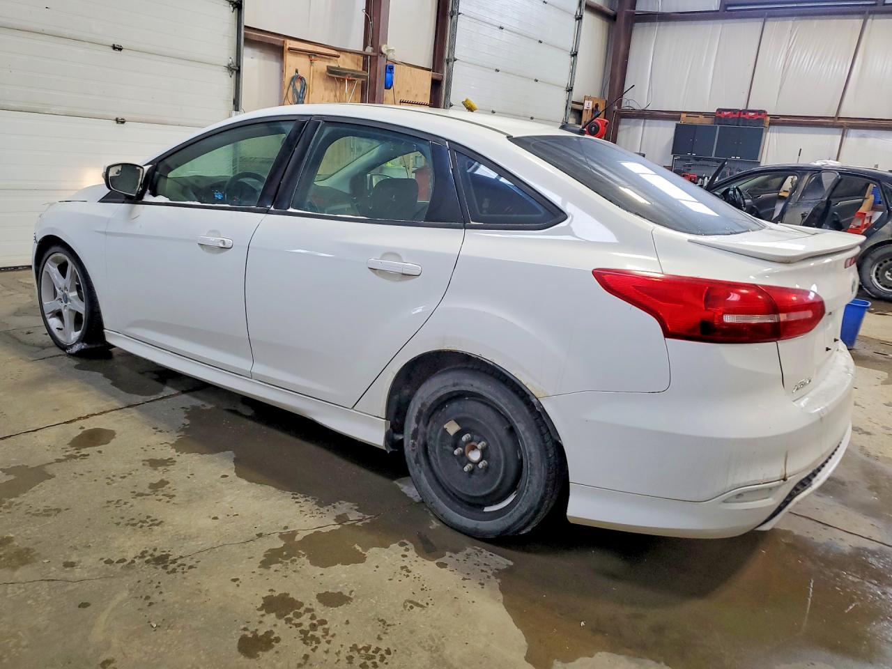 2015 Ford Focus Se - Image 2