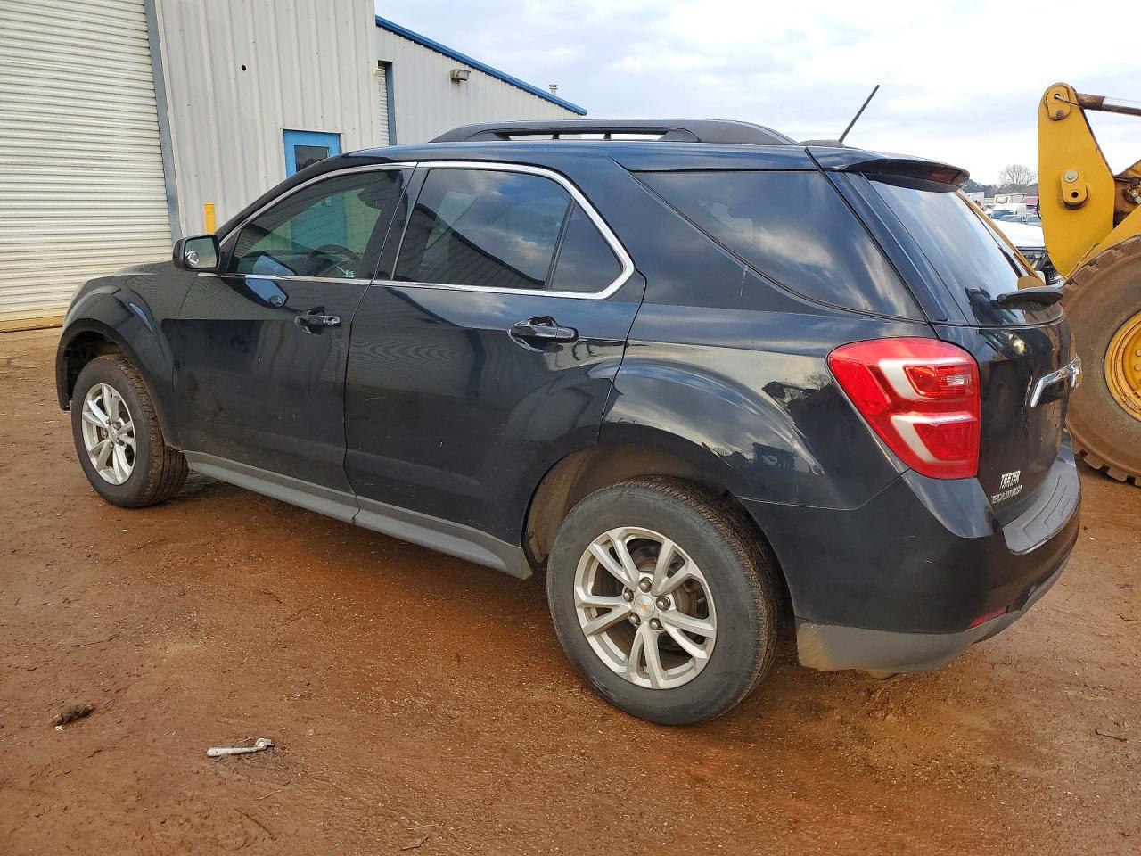 2017 Chevrolet Equinox Lt - Image 2