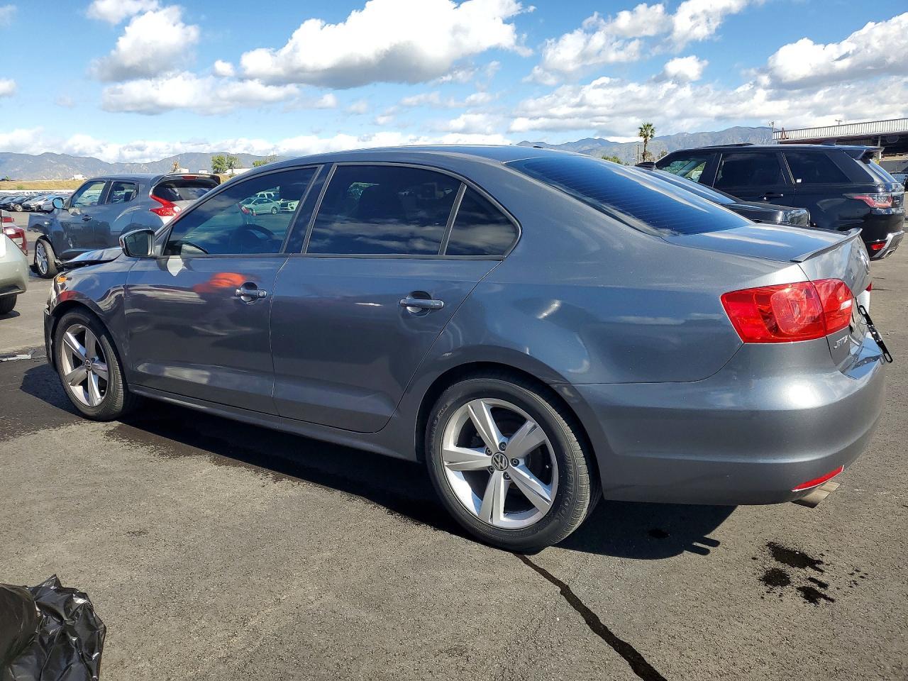 2014 Volkswagen Jetta Base - Image 2