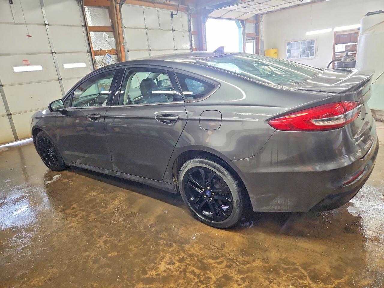 2020 Ford Fusion Se - Фото 2