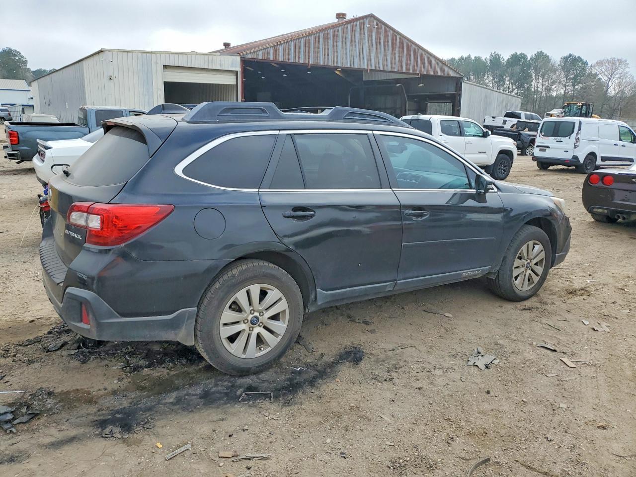 2018 Subaru Outback 2.5I Premium - Image 3