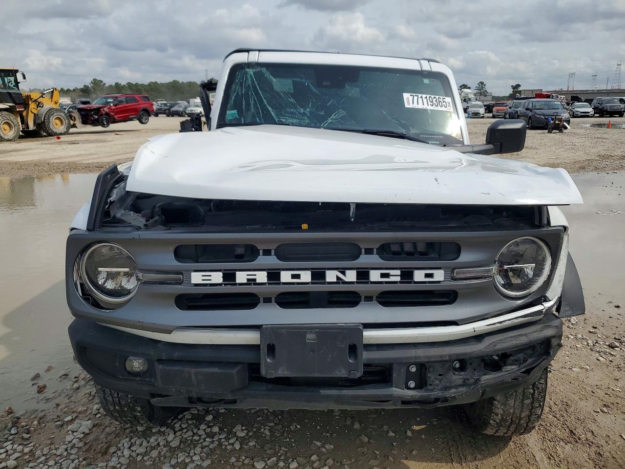 2024 Ford Bronco Big Bend - Image 5