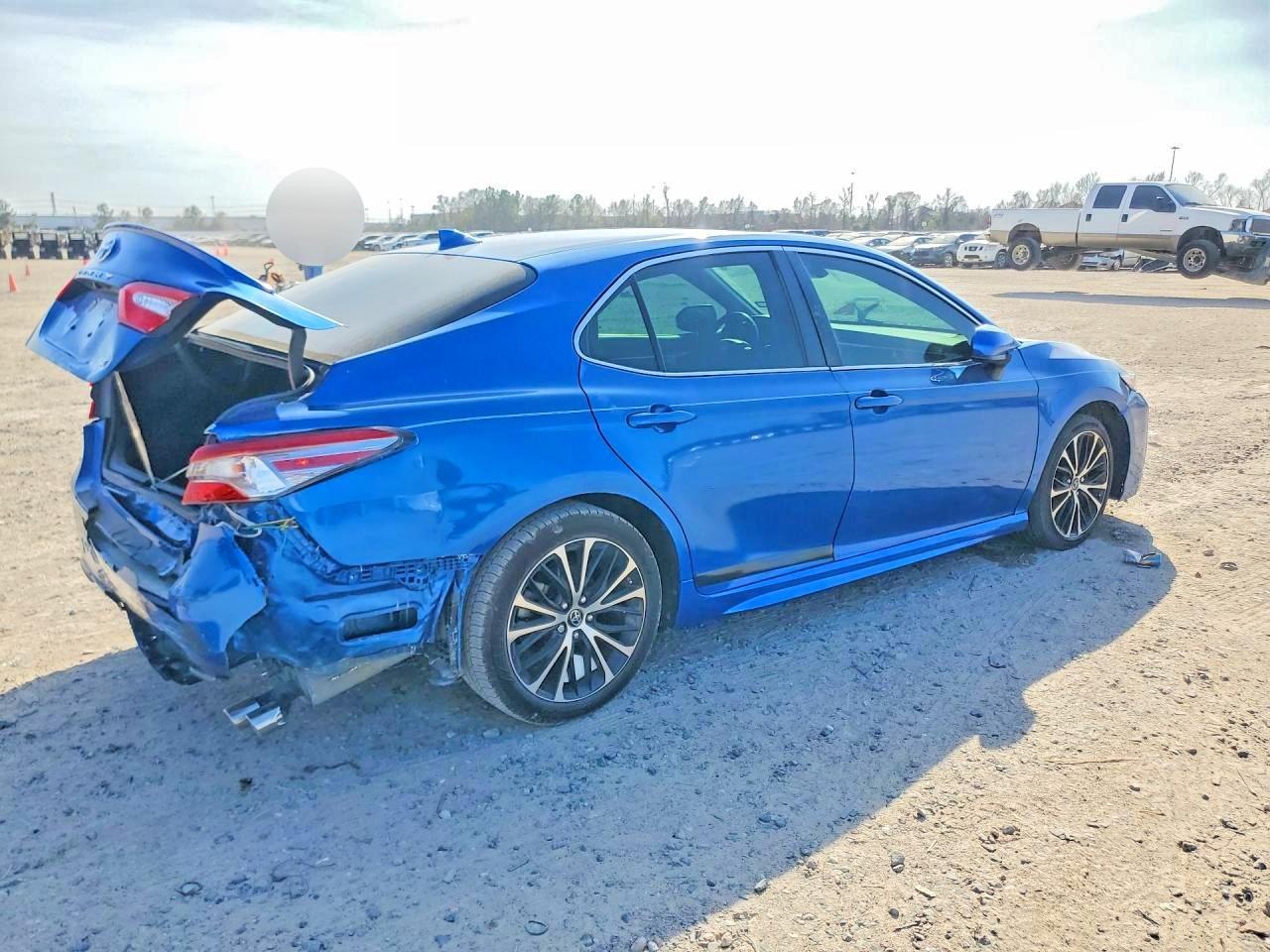 2019 Toyota Camry Se - Image 3