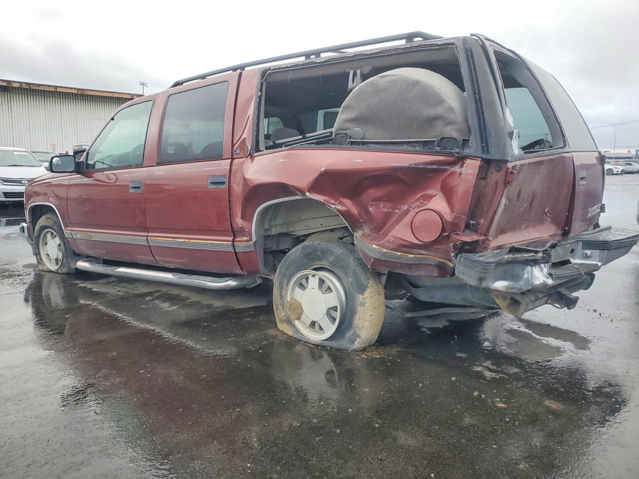 1998 Chevrolet Suburban C1500 - Фото 2