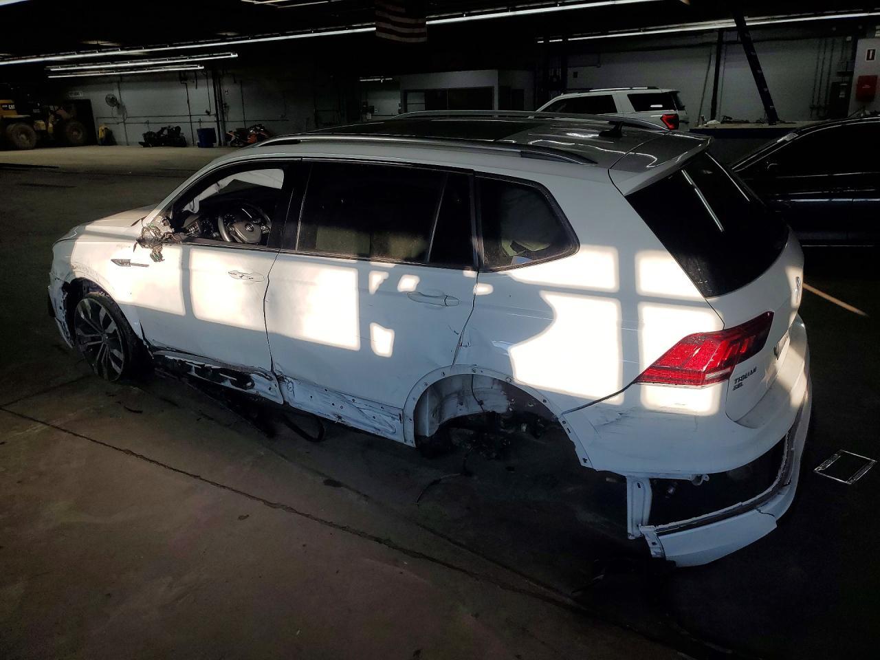 2019 Volkswagen Tiguan Sel Premium - Image 2