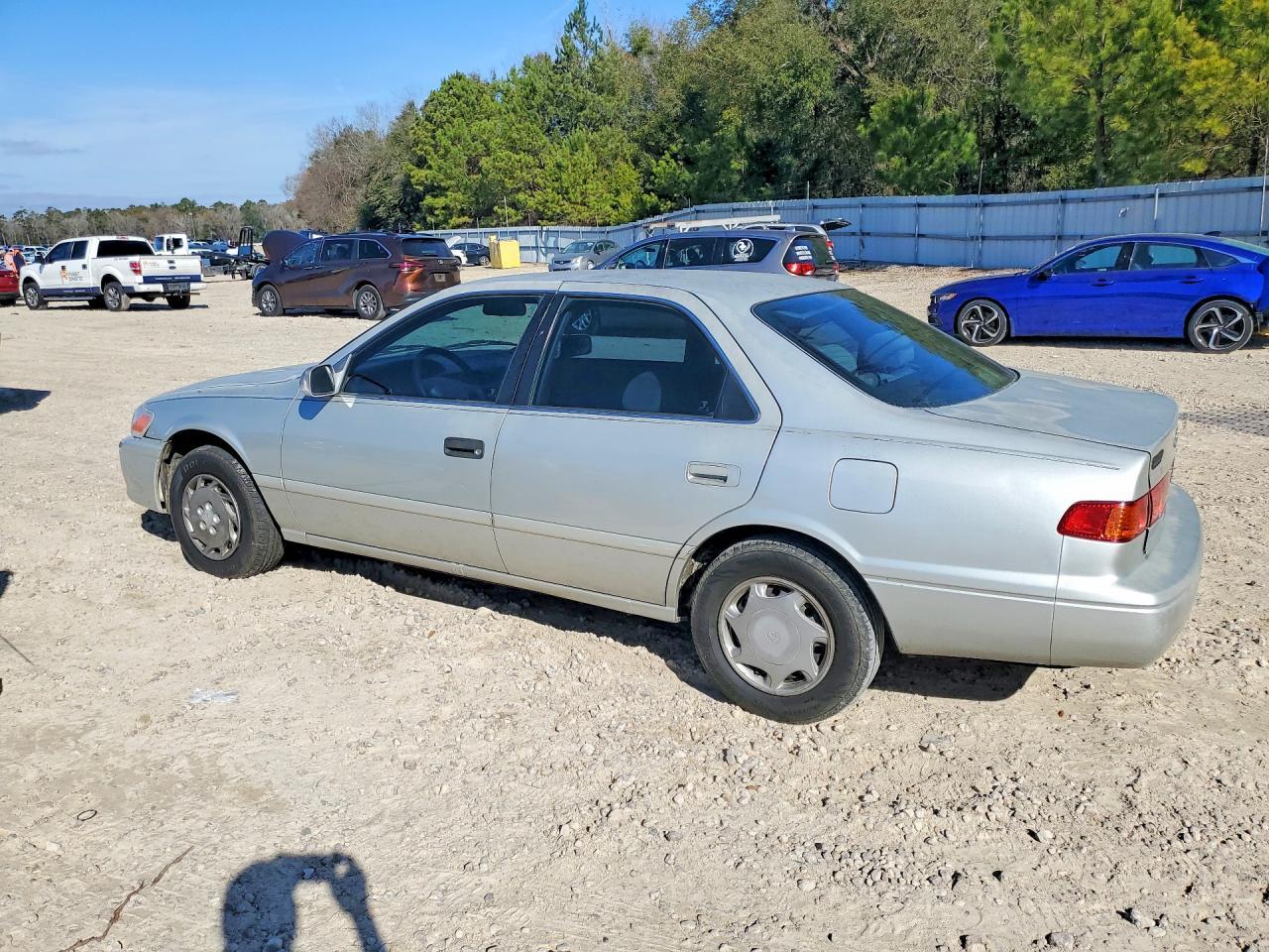 2000 Toyota Camry Ce - Image 2