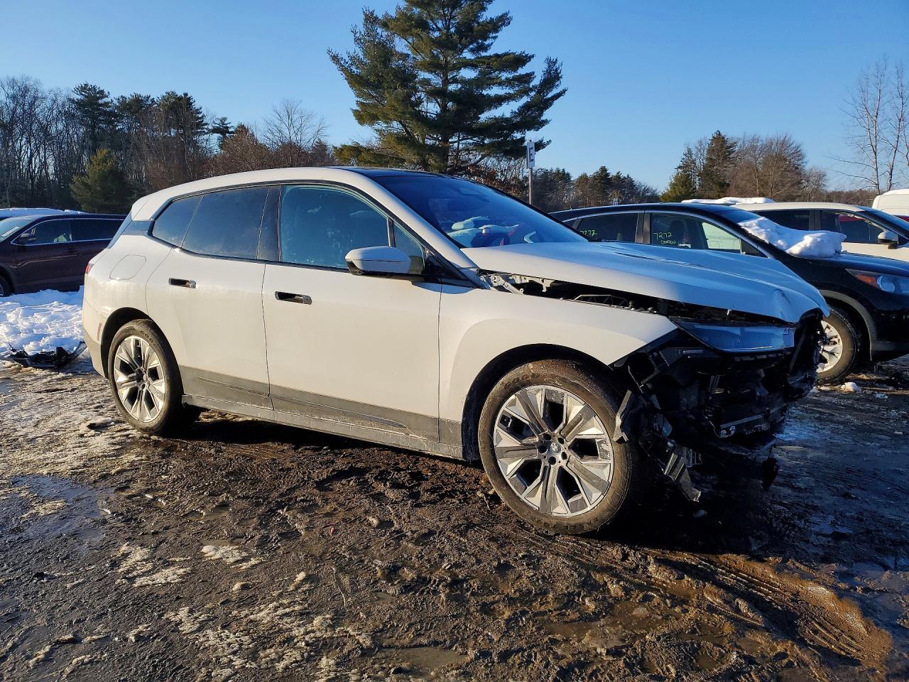 2024 BMW Ix xDrive50 - Image 4