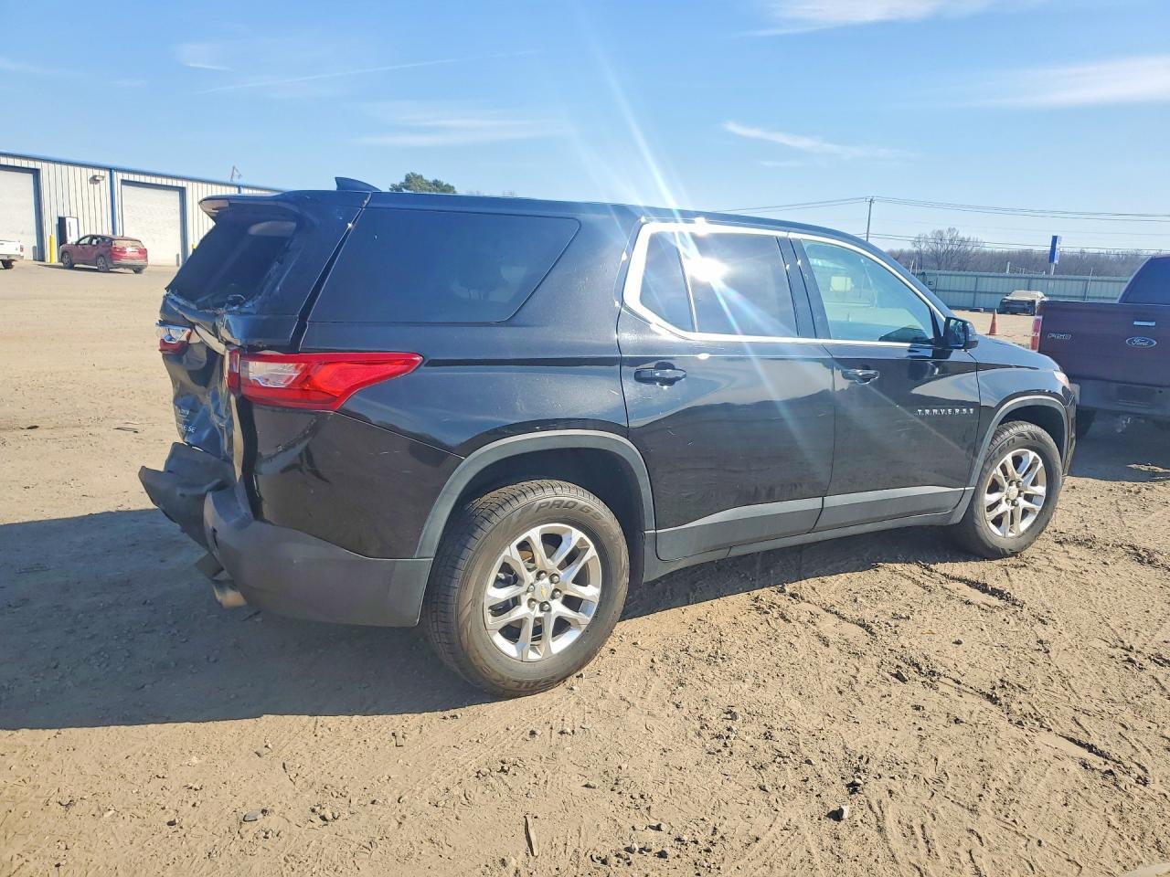 2020 Chevrolet Traverse Ls - Image 3