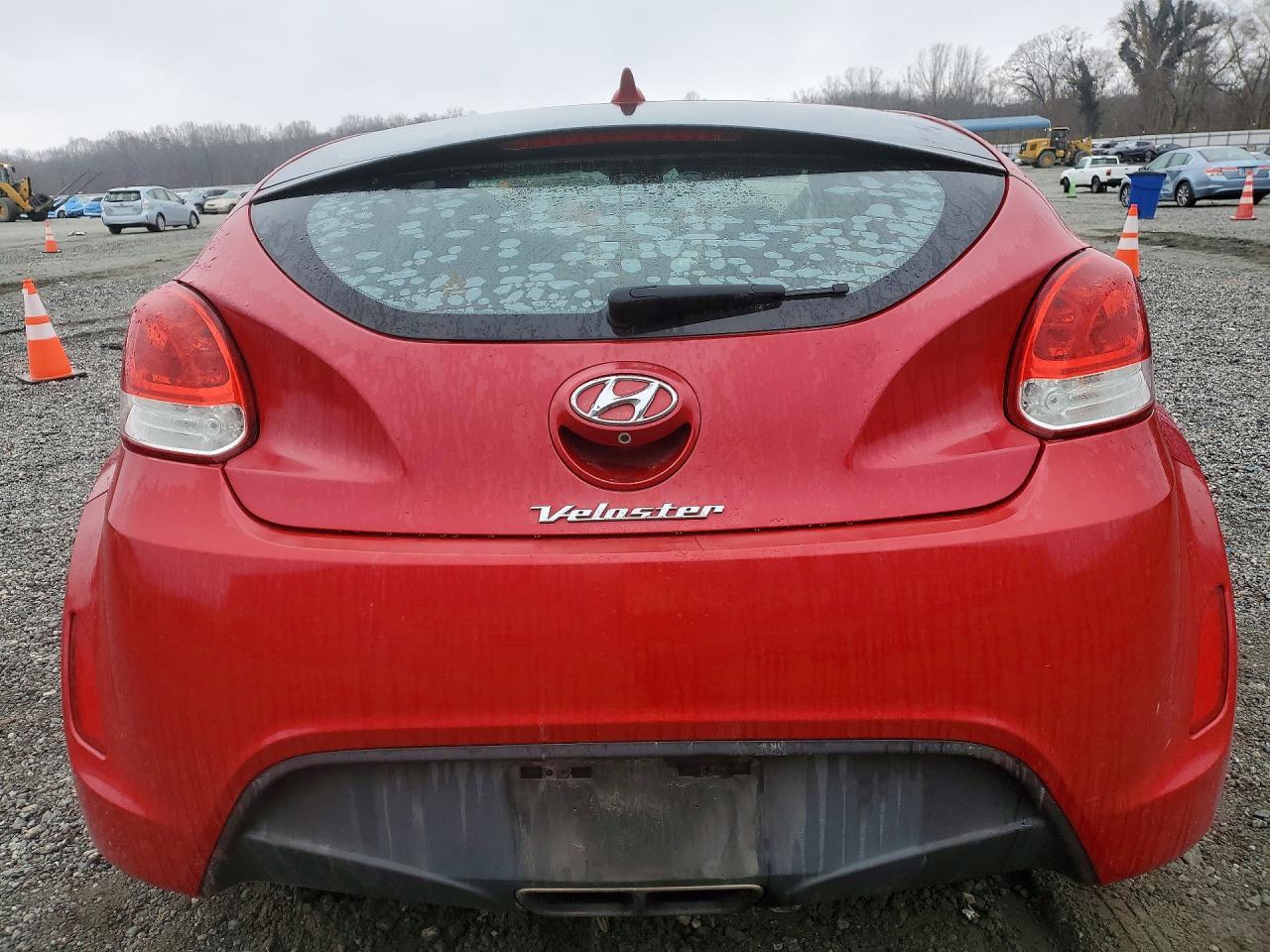 2016 Hyundai Veloster - Image 6