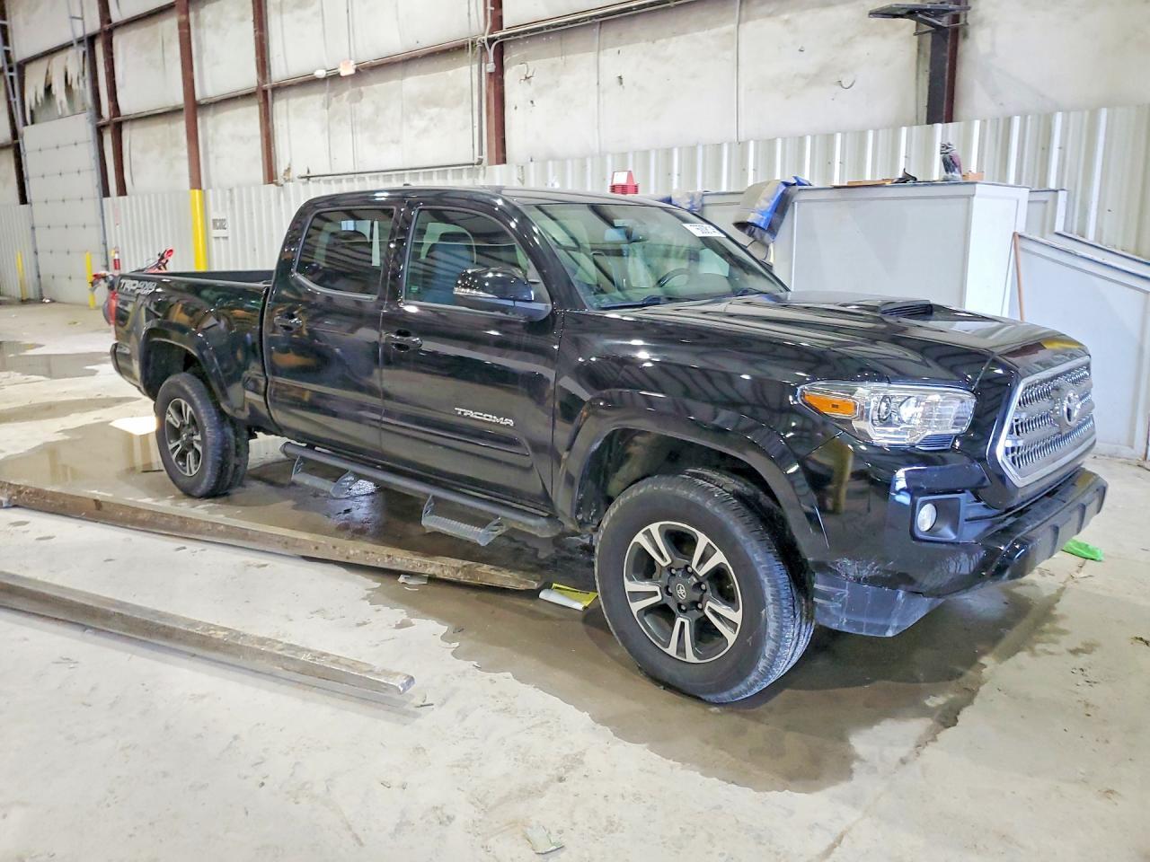 2017 Toyota Tacoma Double Cab - Image 4