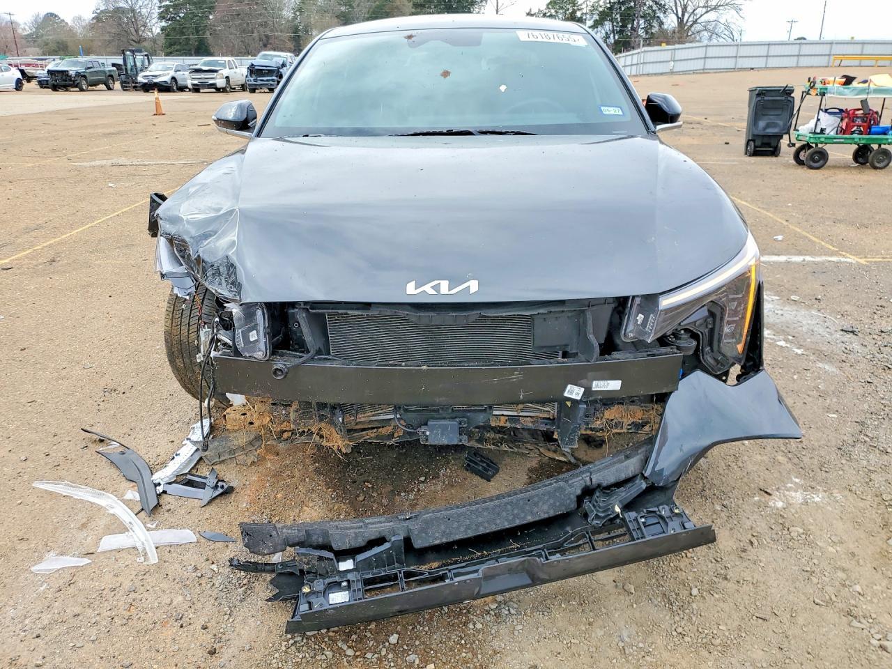 2025 Kia K4 Gt Line - Image 5