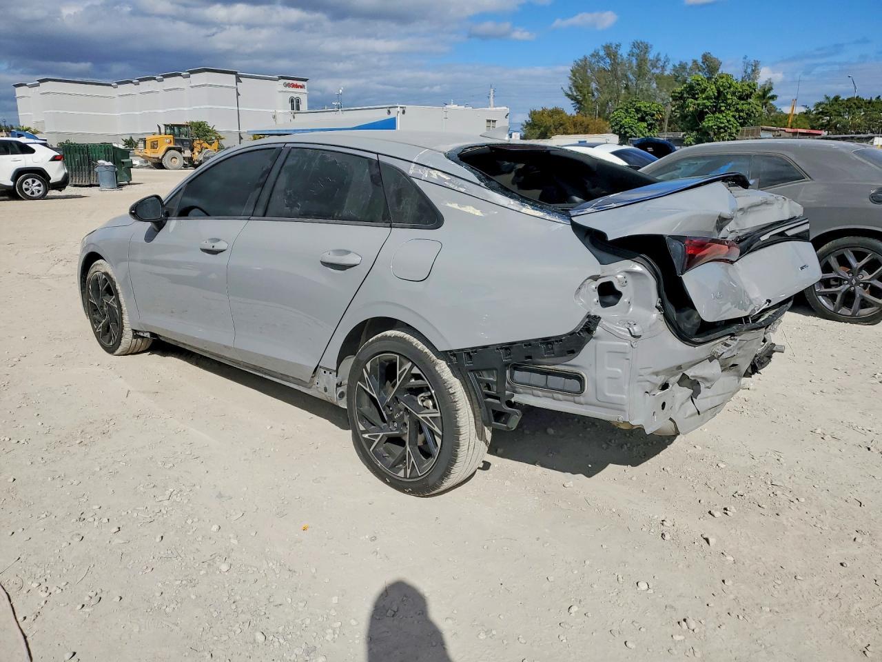 2025 Kia K5 - Фото 2