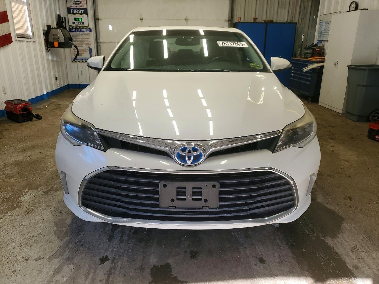 2016 Toyota Avalon Hybrid - Image 5
