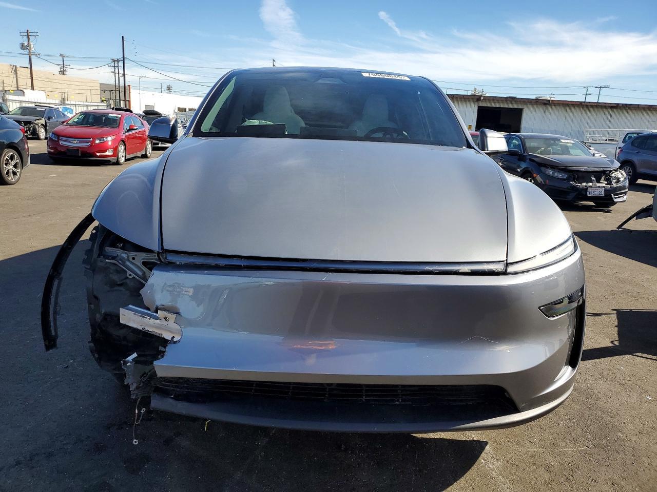 2026 Tesla Model Y - Фото 5