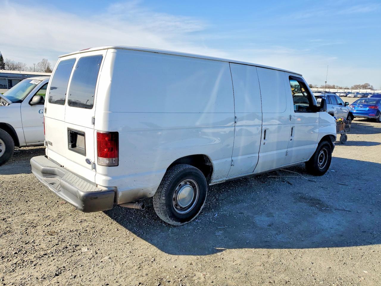 2003 Ford Econoline - Фото 3