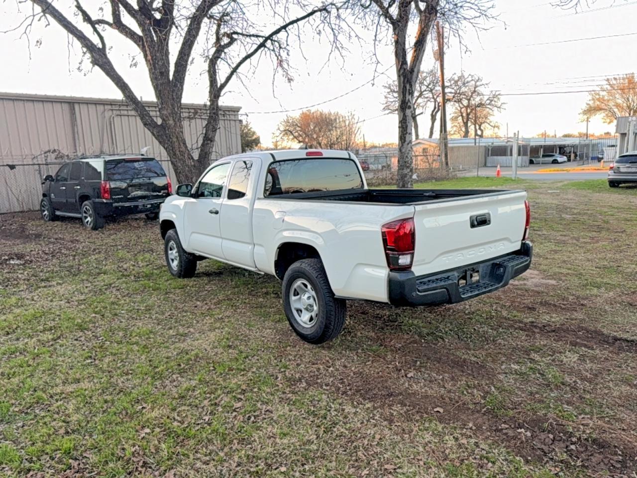 2021 Toyt Tacoma Acc White - Фото 3