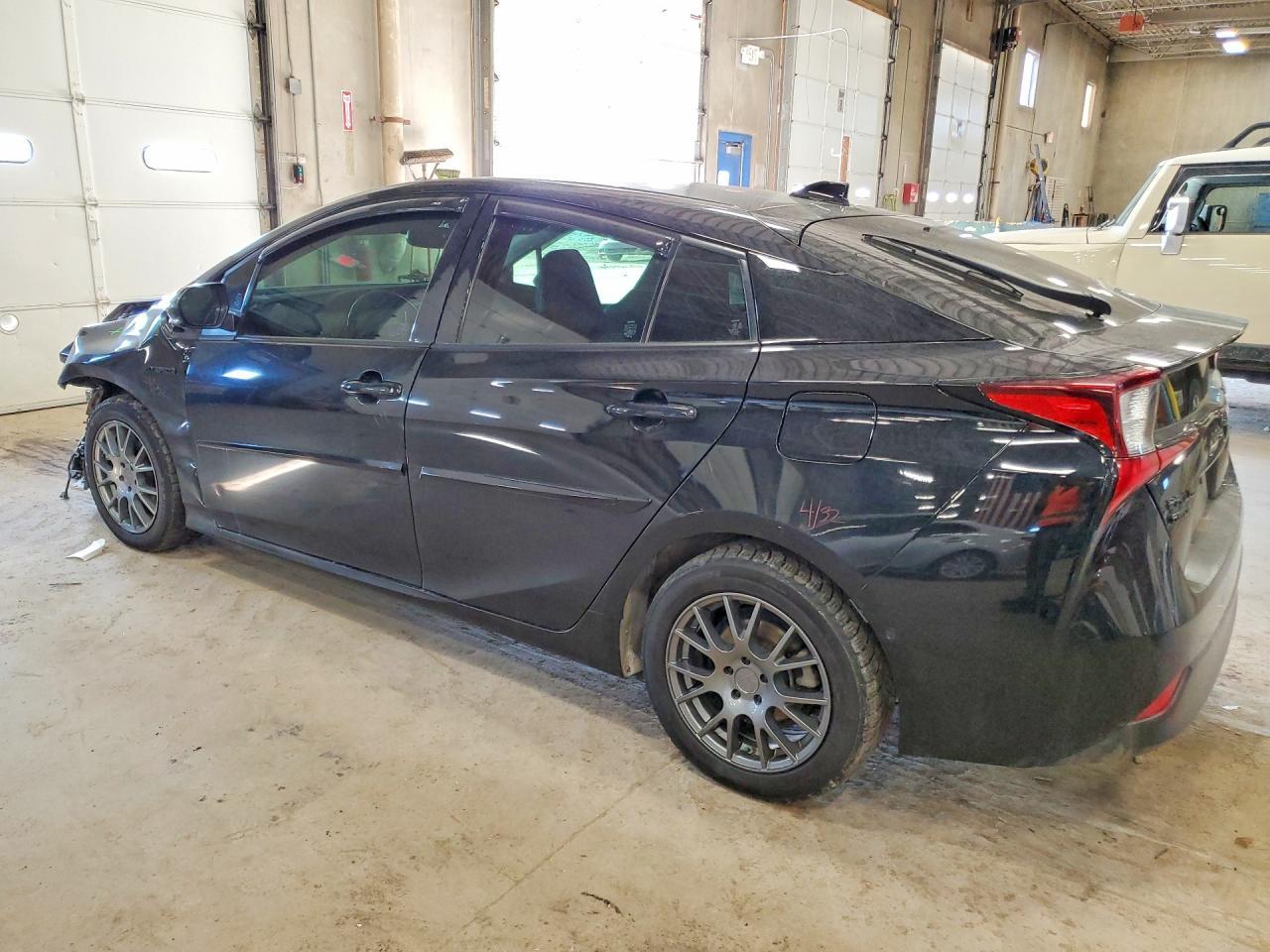 2022 Toyota Prius Le - Фото 2
