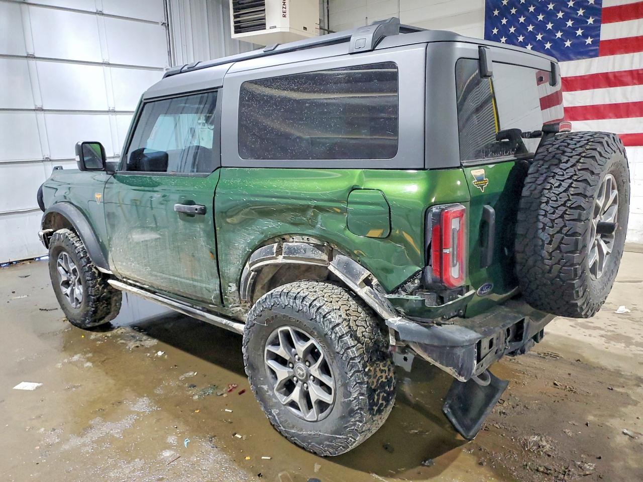 2024 Ford Bronco Badlands - Image 2