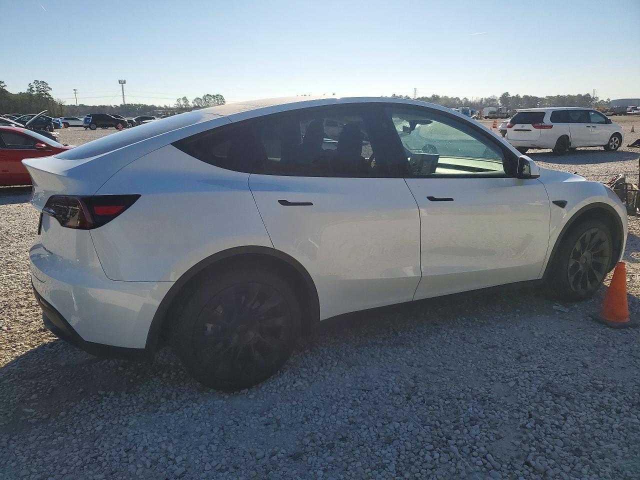 2024 Tesla Model Y - Фото 3