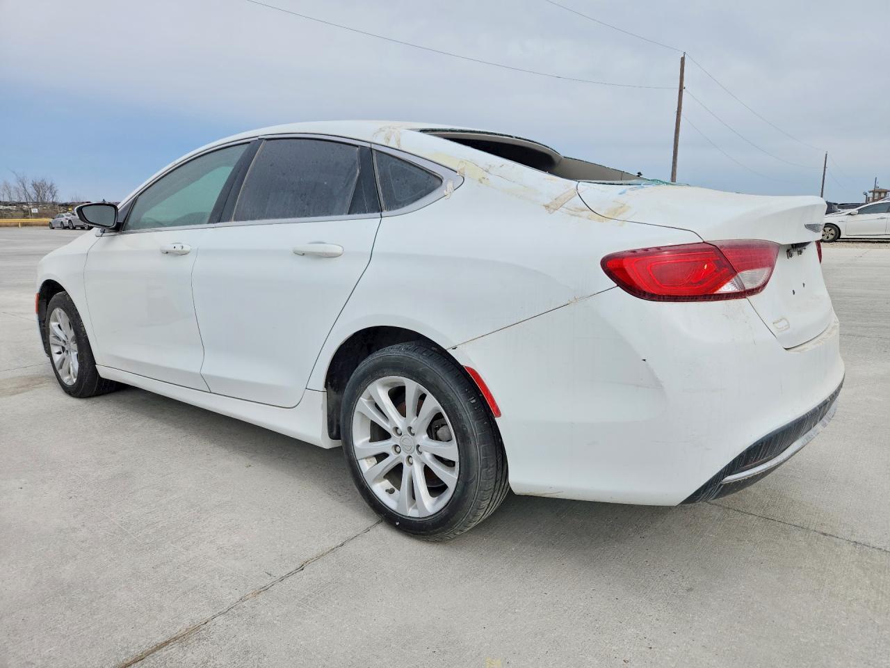 2016 Chrysler 200 Limited - Фото 2