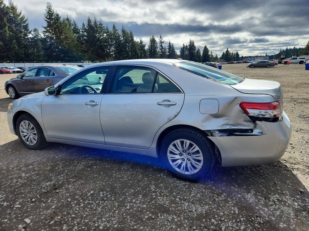 2011 Toyota Camry Base - Фото 2