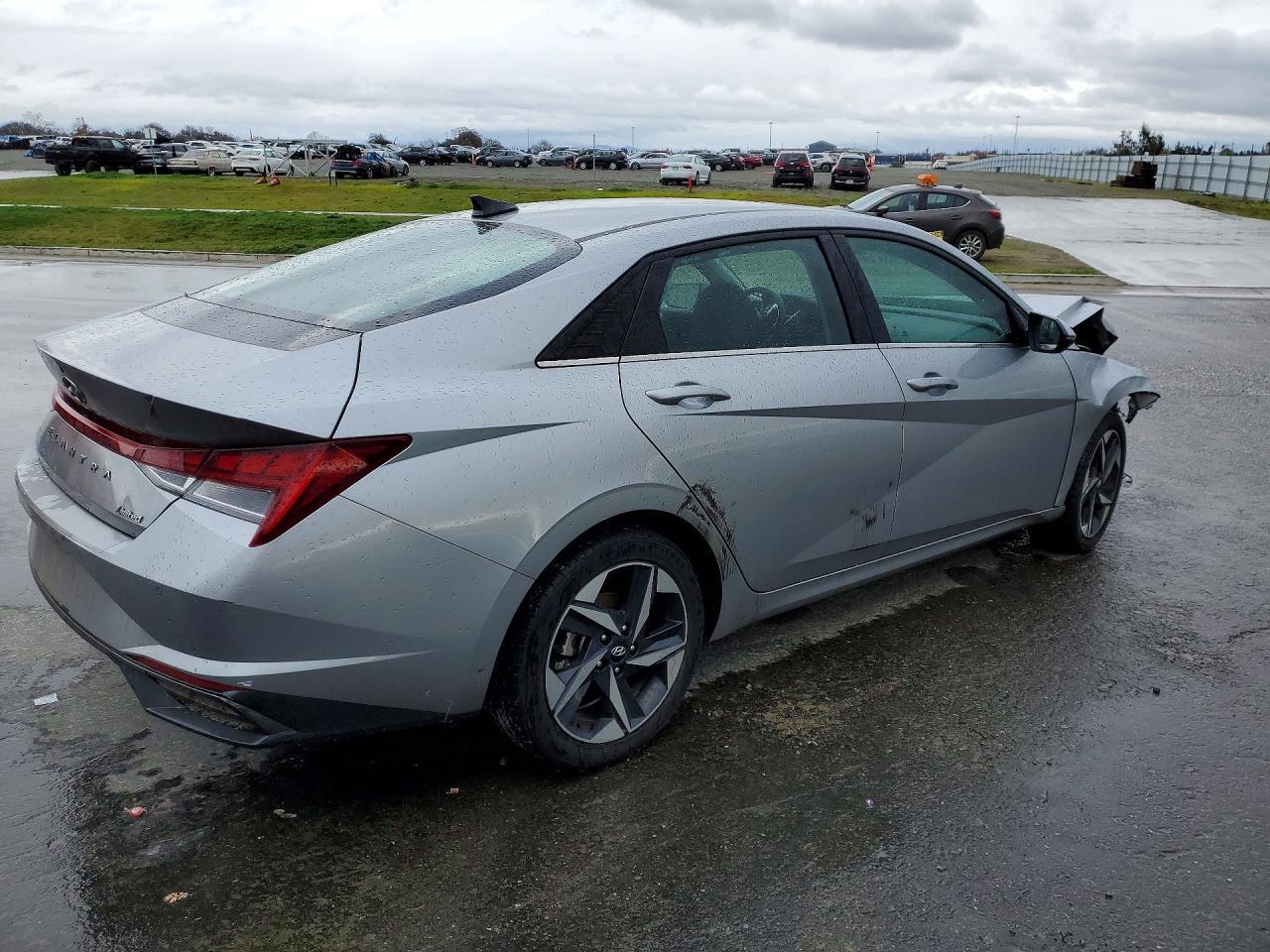 2022 Hyundai Elantra Limited - Image 3