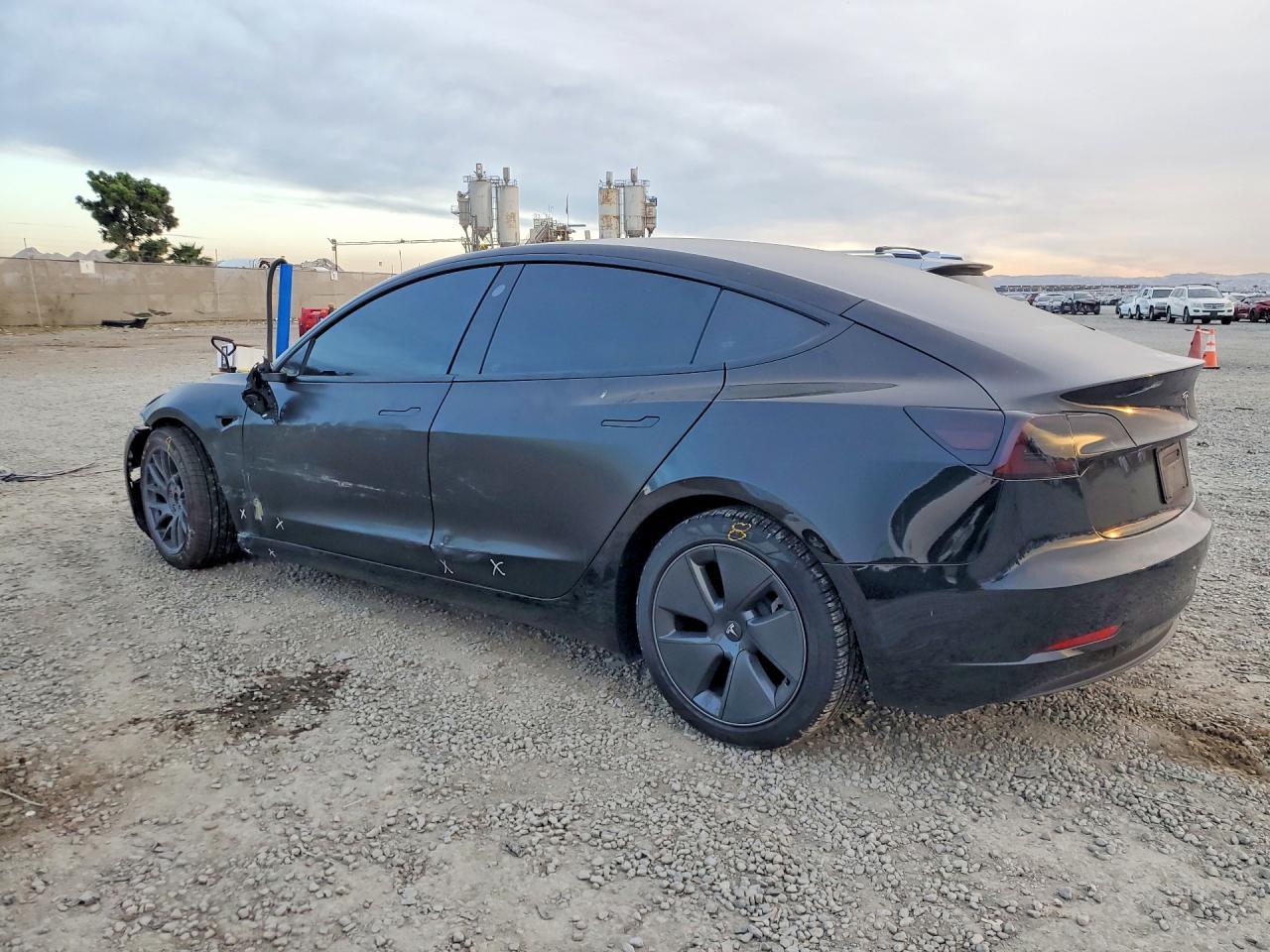 2023 Tesla Model 3 - Фото 2