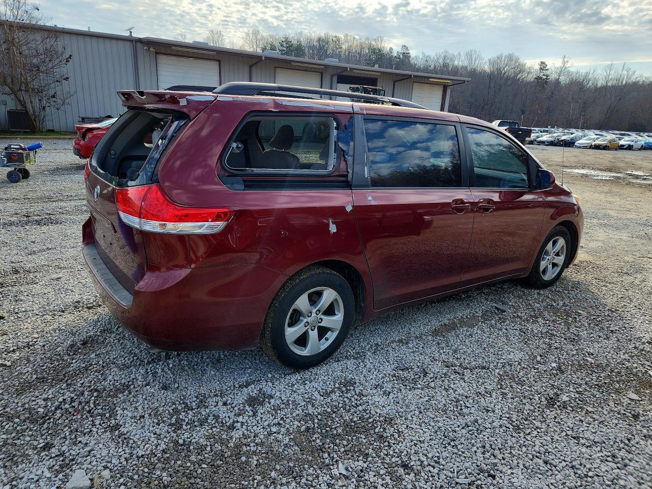 2013 Toyota Sienna Le - Фото 3