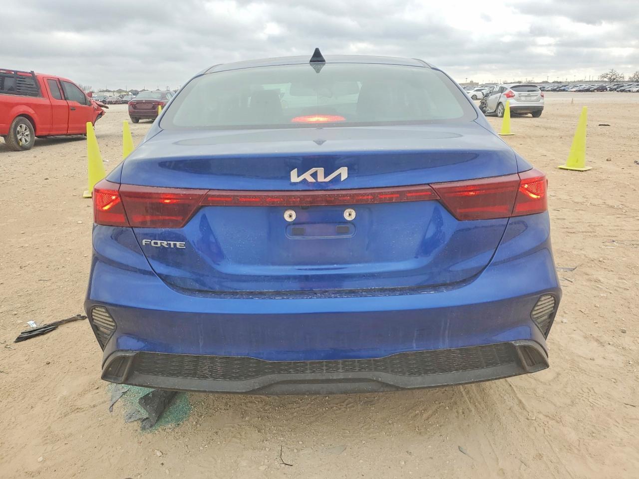 2023 Kia Forte Lx - Image 6