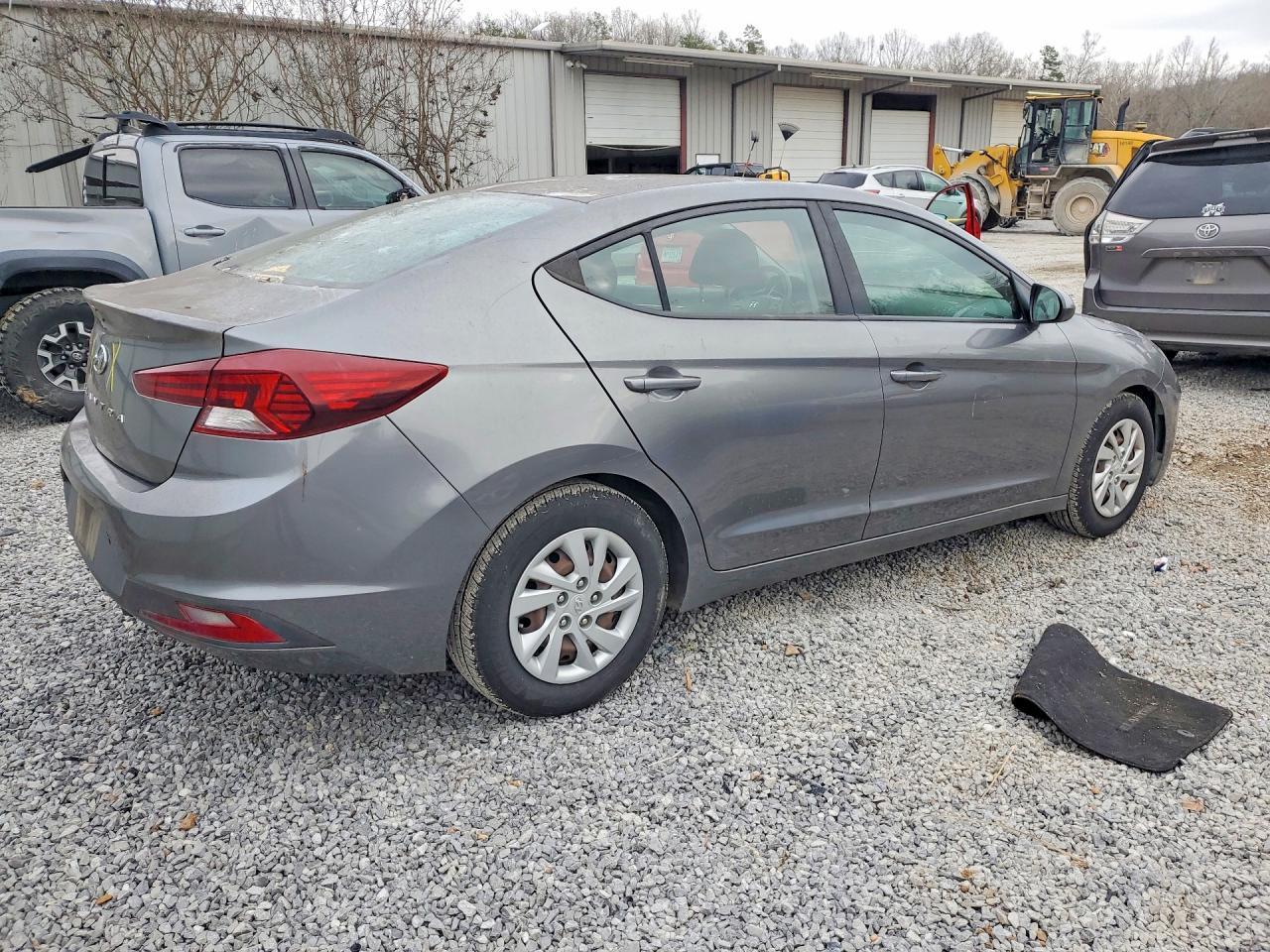 2019 Hyundai Elantra Se - Image 3