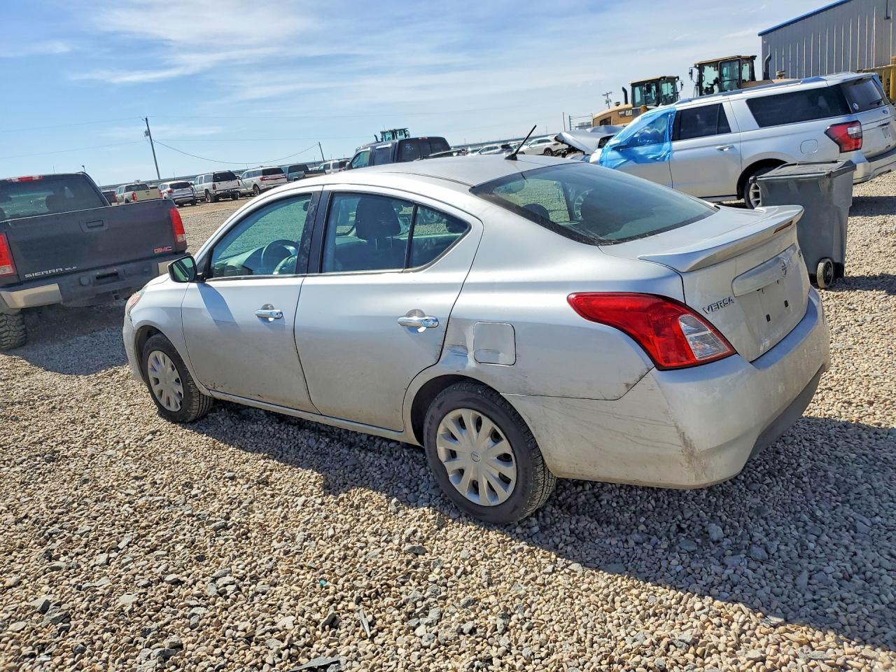 2019 Nissan Versa S - Фото 2