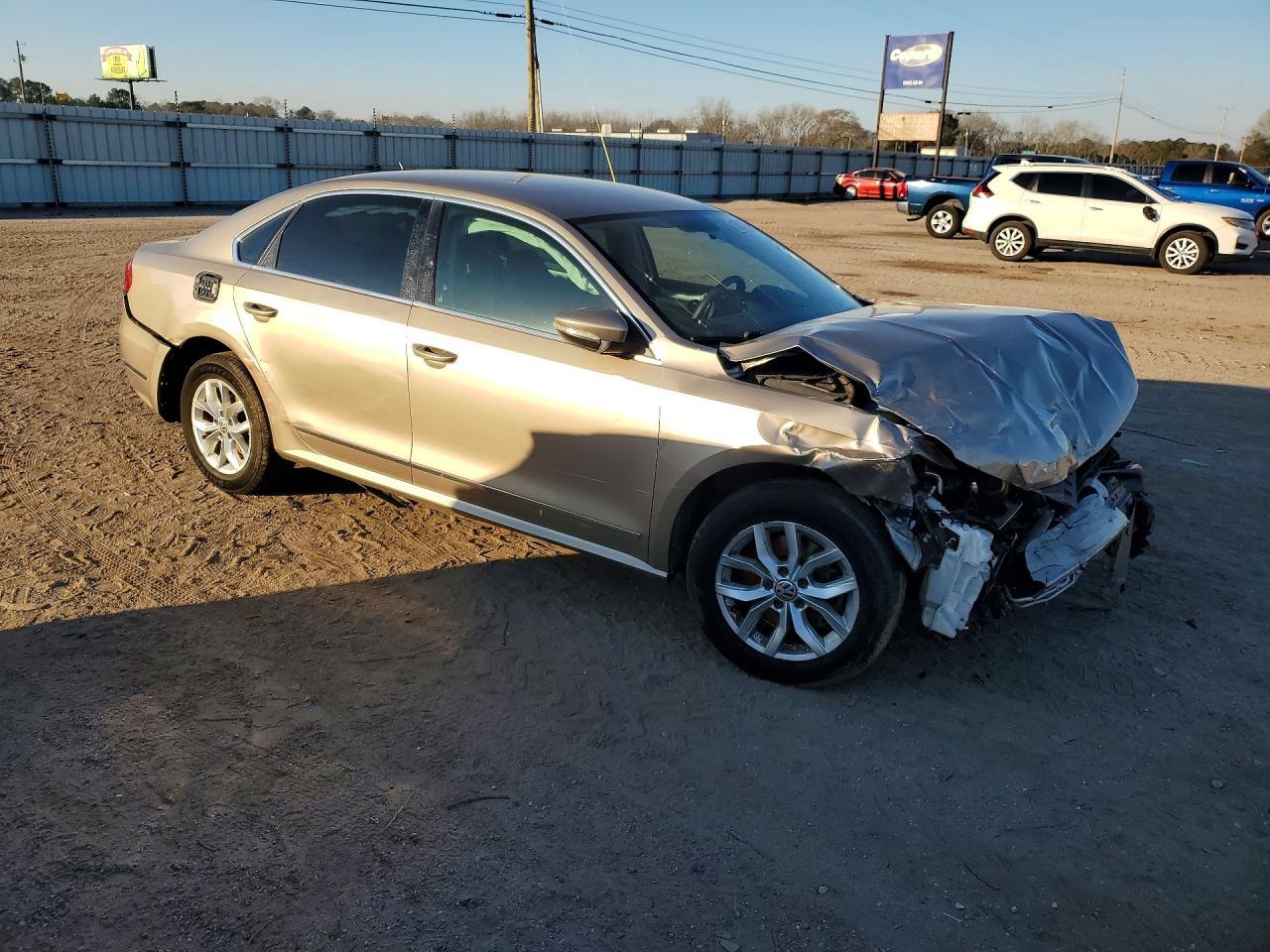2016 Volkswagen Passat S - Фото 4