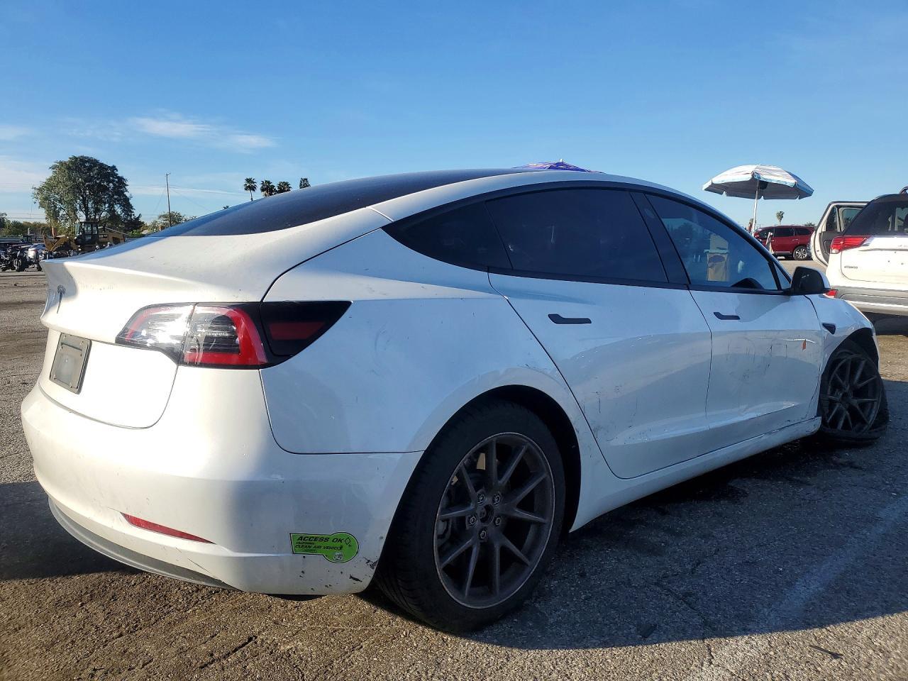 2023 Tesl Model 3 - Image 3