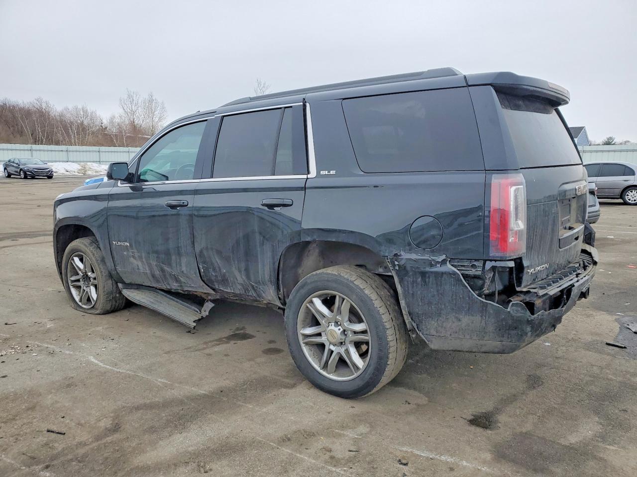 2017 GMC Yukon Sle - Image 2