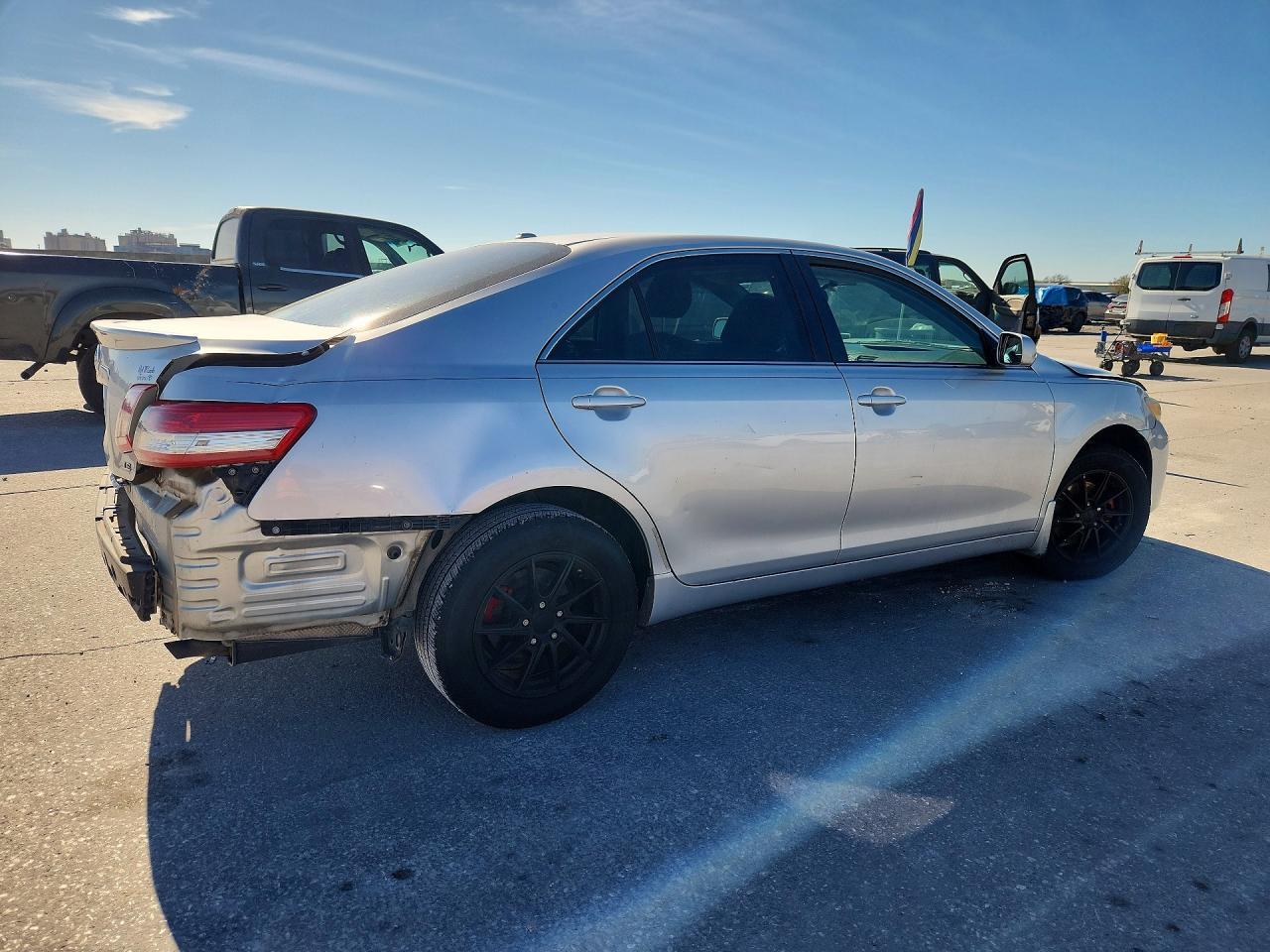 2010 Toyota Camry - Фото 3